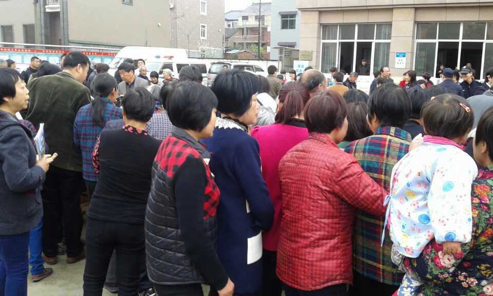 美彩国际在灵桥镇举办大型送科技下乡运动