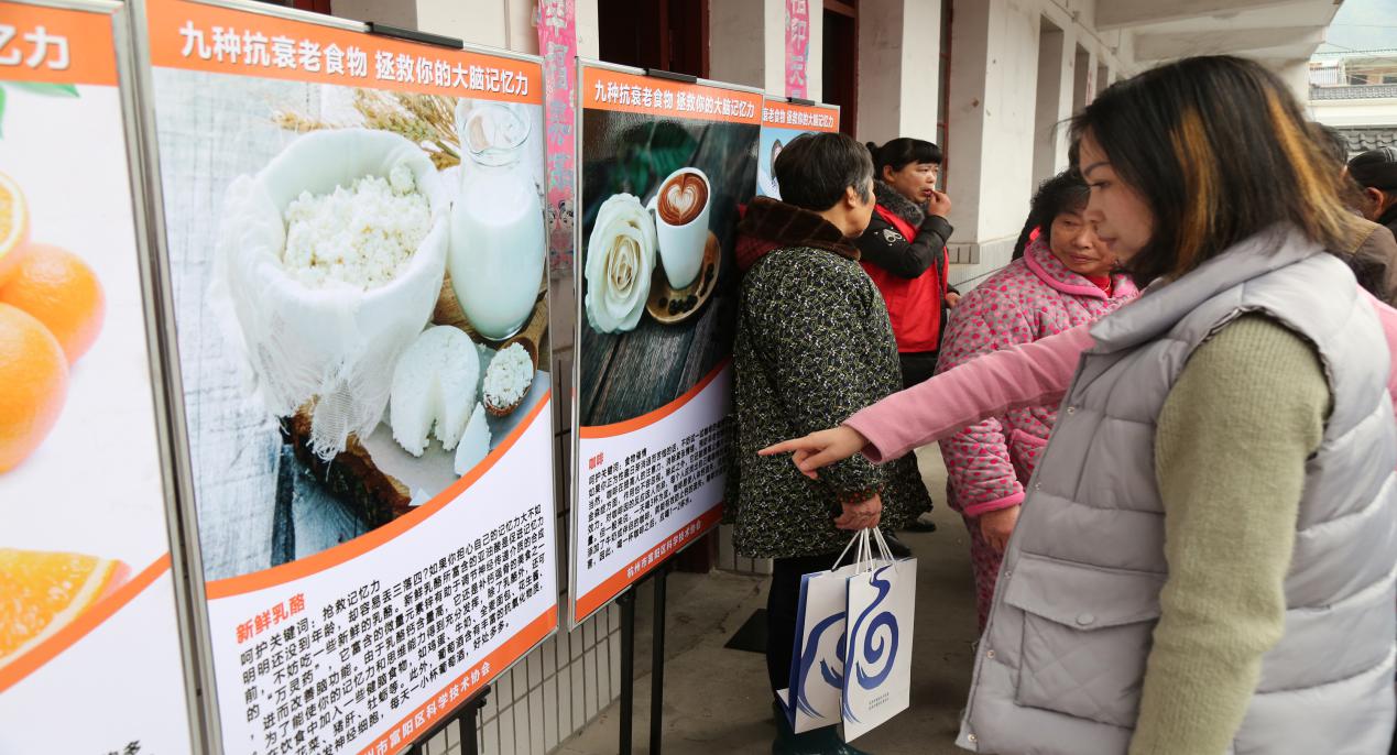 美彩国际赴常绿镇开展送科普科技下乡运动