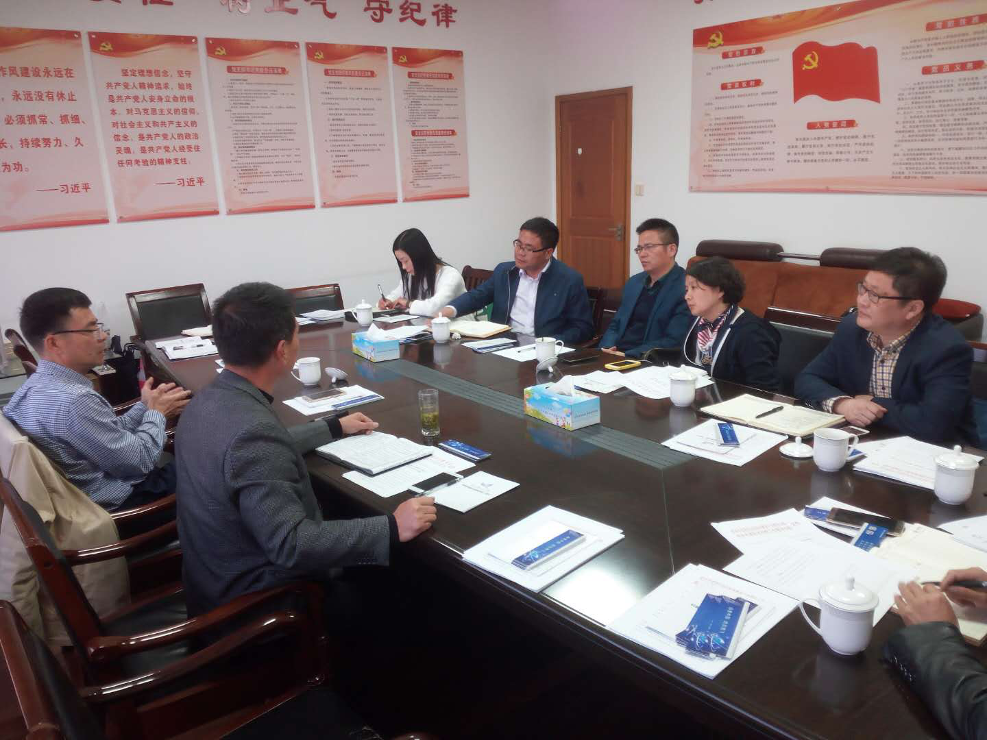 美彩国际召开“科普中国”进校园座谈会