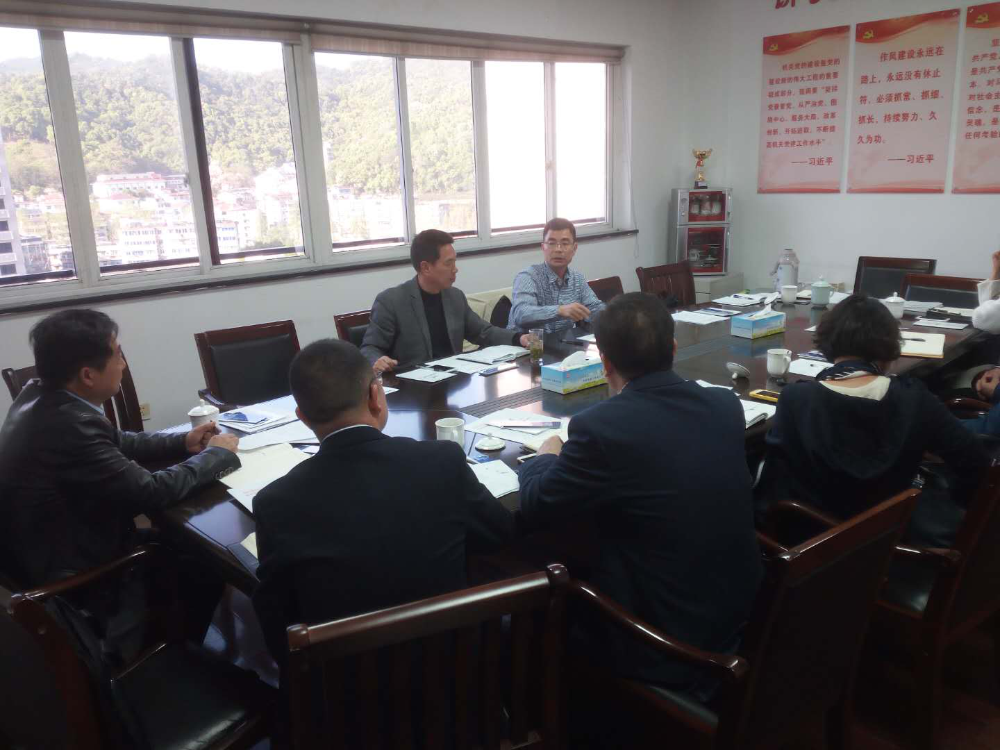 美彩国际召开“科普中国”进校园座谈会