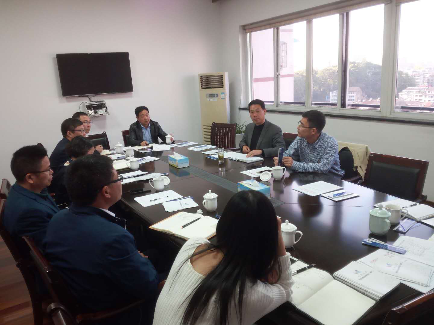 美彩国际召开“科普中国”进校园座谈会