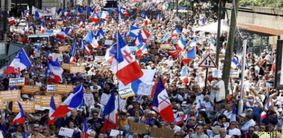 丑陋表演 反助人们认清“法轮功”邪教本质