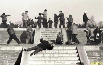 “法轮功”如何从伪气功衍变成邪教组织