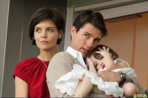 断联12年、18岁改名，影星父亲与女儿恩断义绝的背后……