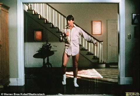 断联12年、18岁改名，影星父亲与女儿恩断义绝的背后……