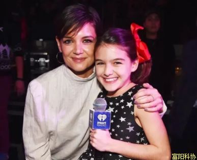 断联12年、18岁改名，影星父亲与女儿恩断义绝的背后……