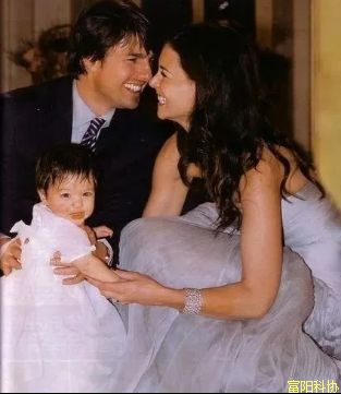 断联12年、18岁改名，影星父亲与女儿恩断义绝的背后……