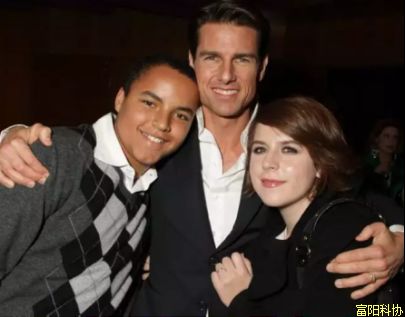 断联12年、18岁改名，影星父亲与女儿恩断义绝的背后……