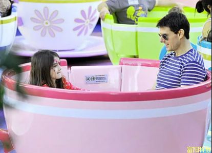 断联12年、18岁改名，影星父亲与女儿恩断义绝的背后……